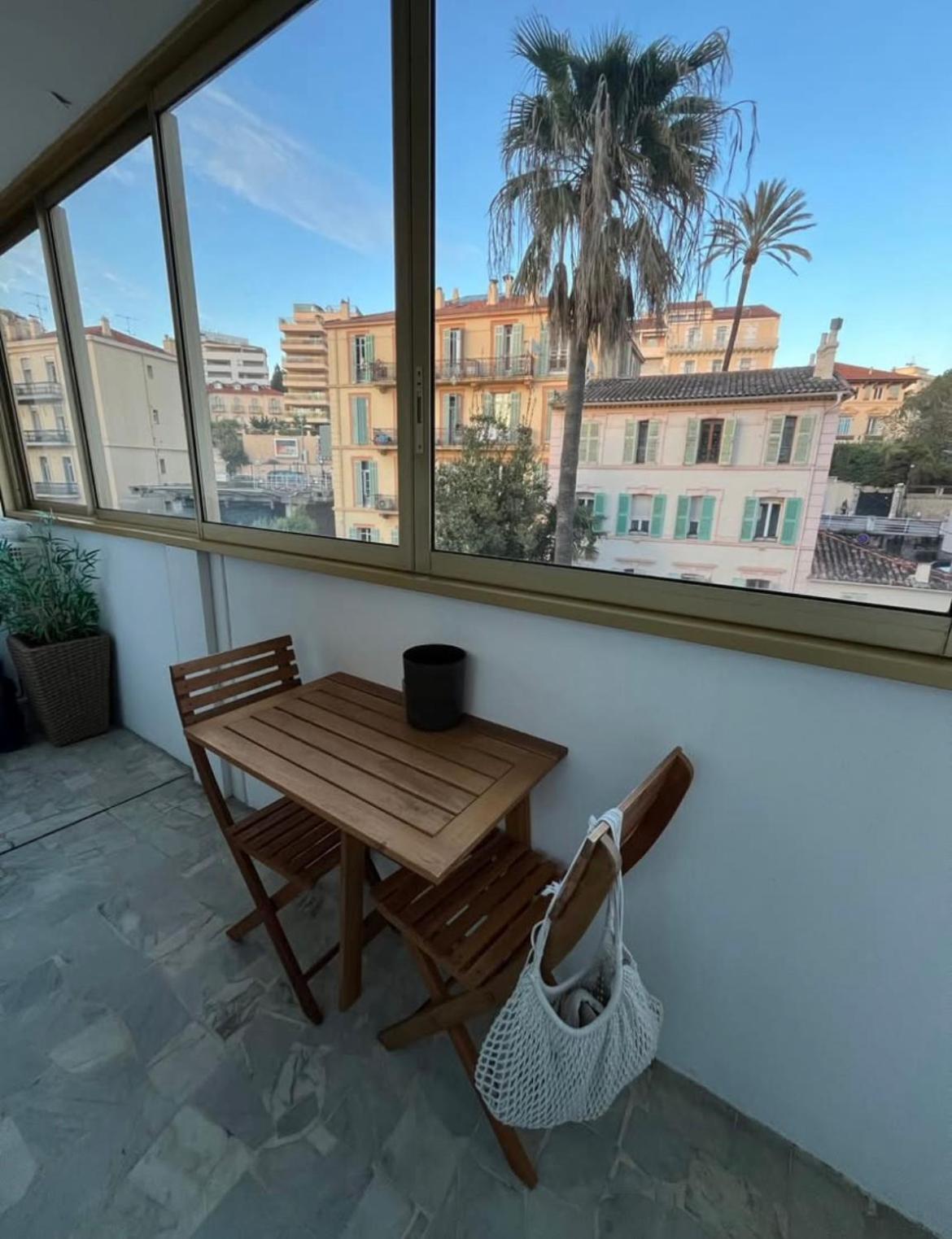 Appartement Meuble A 2 Pas De La Cannes